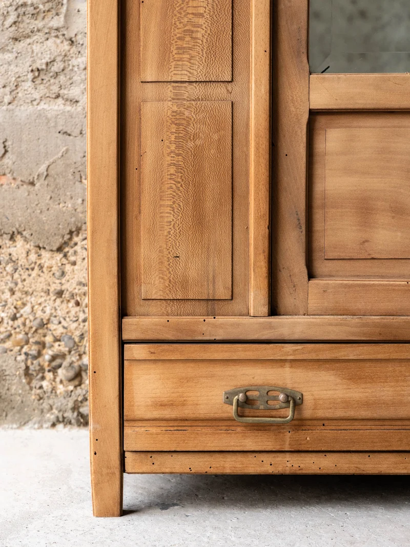 Blandine, l'armoire en pin massif avec miroir N°515