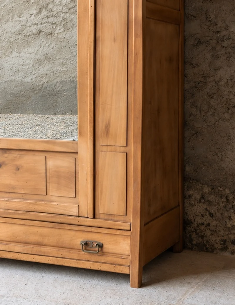 Blandine, l'armoire en pin massif avec miroir N°515