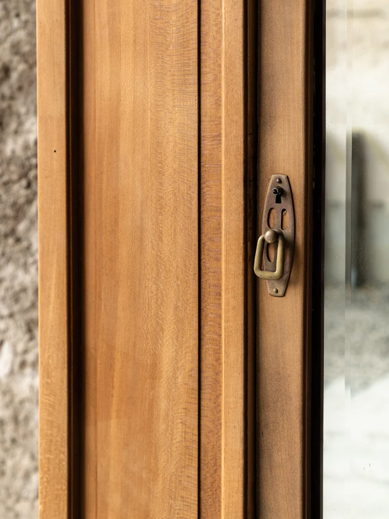 Blandine, l'armoire en pin massif avec miroir N°515