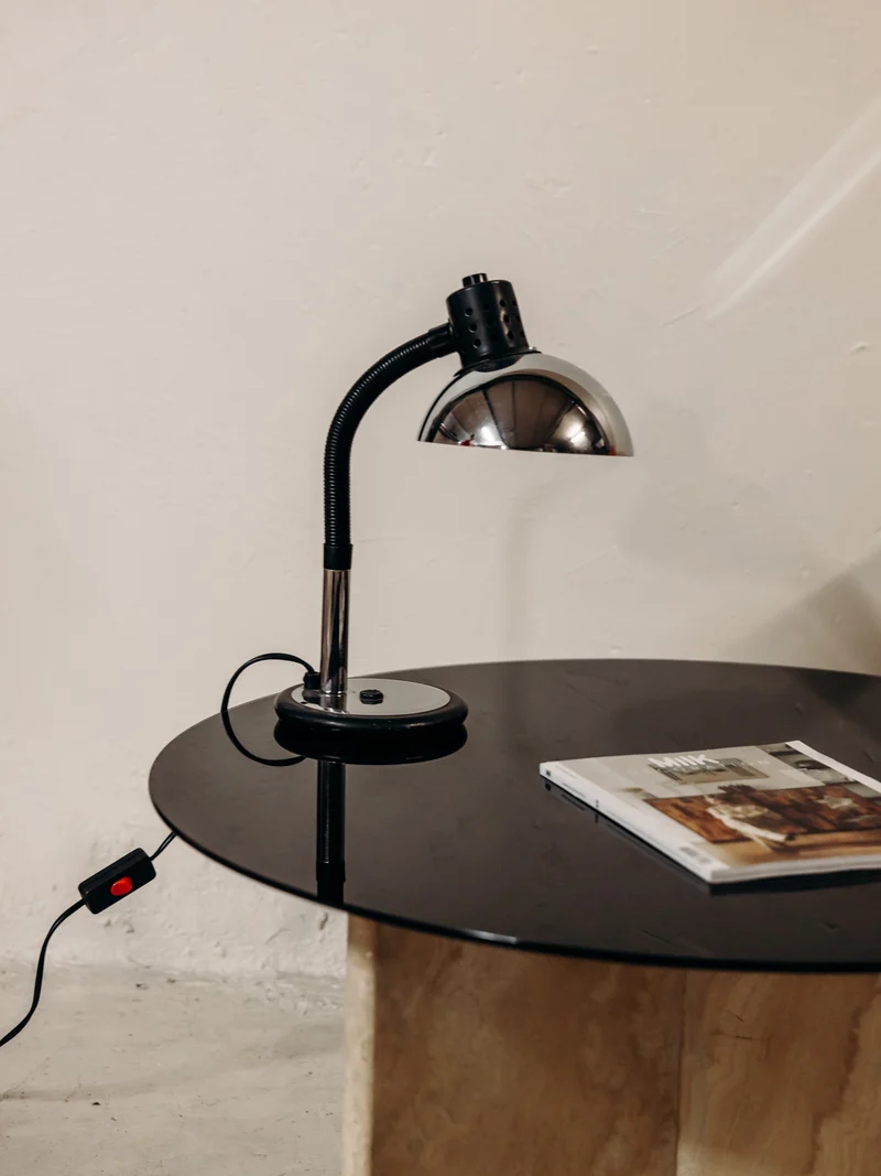 Marie-Pierre, la table basse en travertin et verre teint noir N°94