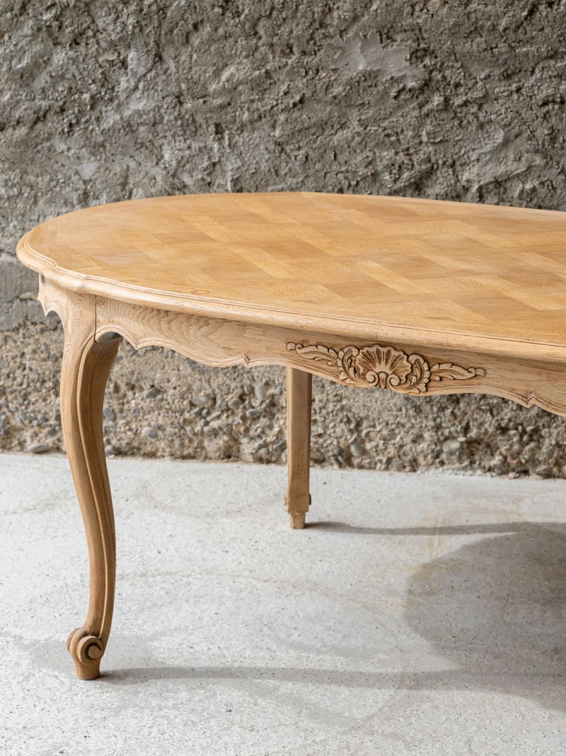 Romy, la table à manger en bois massif et son plateau en marqueterie N°1547