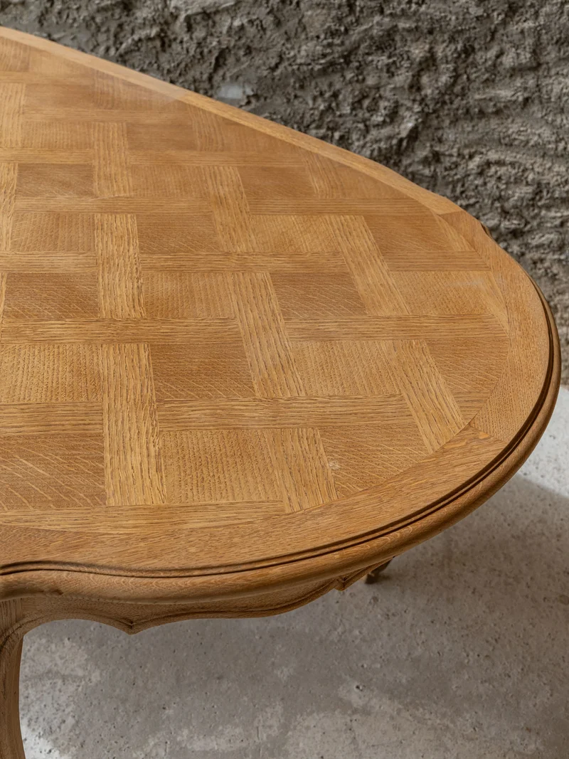 Romy, la table à manger en bois massif et son plateau en marqueterie N°1547