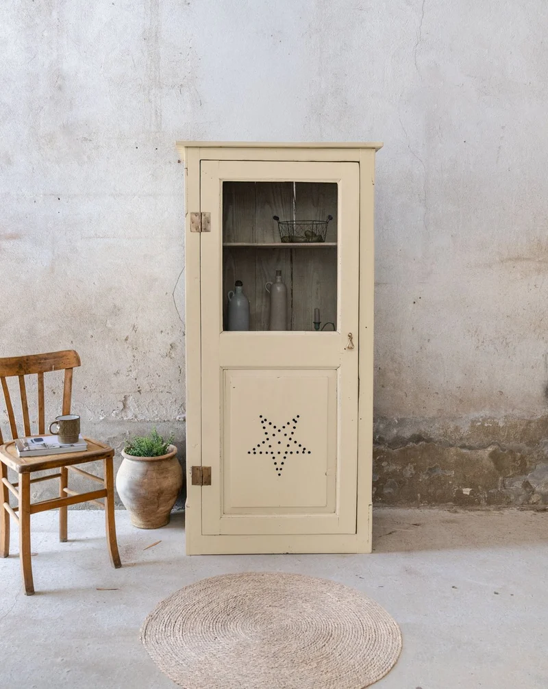 Blandine, la bonnetière en bois beige à porte grillagée N°518