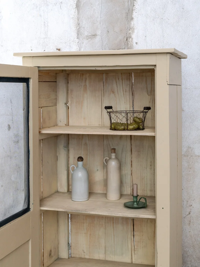 Blandine, la bonnetière en bois beige à porte grillagée N°518