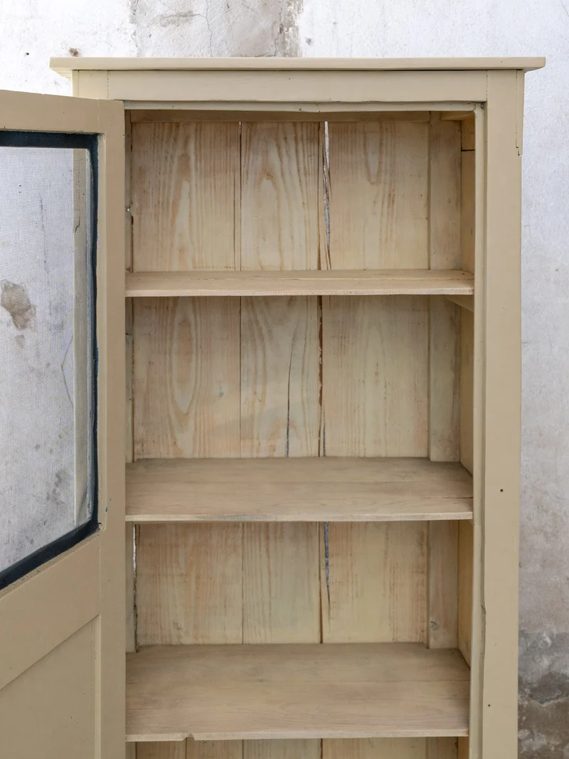 Blandine, la bonnetière en bois beige à porte grillagée N°518