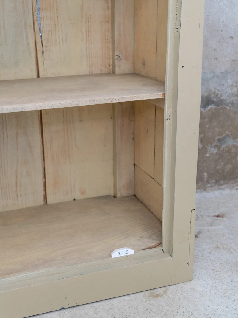 Blandine, la bonnetière en bois beige à porte grillagée N°518