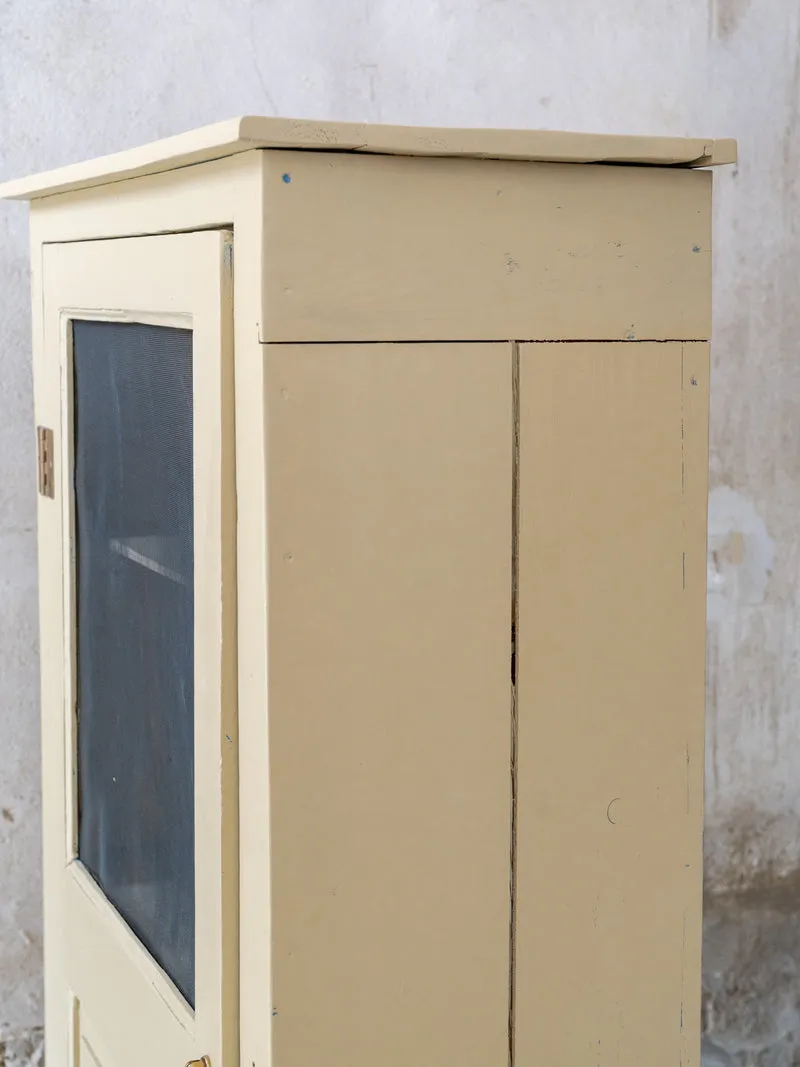 Blandine, la bonnetière en bois beige à porte grillagée N°518