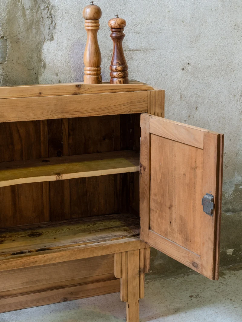 Gilbert, le petit buffet Art déco en bois clair N°1875