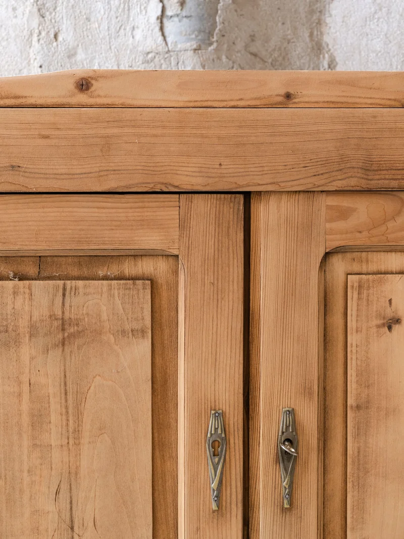 Gilbert, le petit buffet Art déco en bois clair N°1875