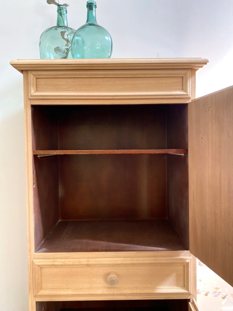 Armoire Bonnetière parisienne en bois massif