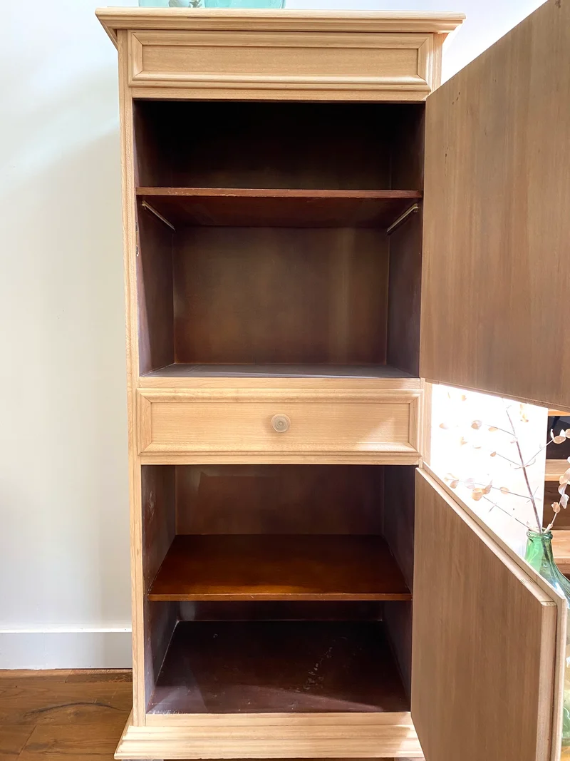 Armoire Bonnetière parisienne en bois massif