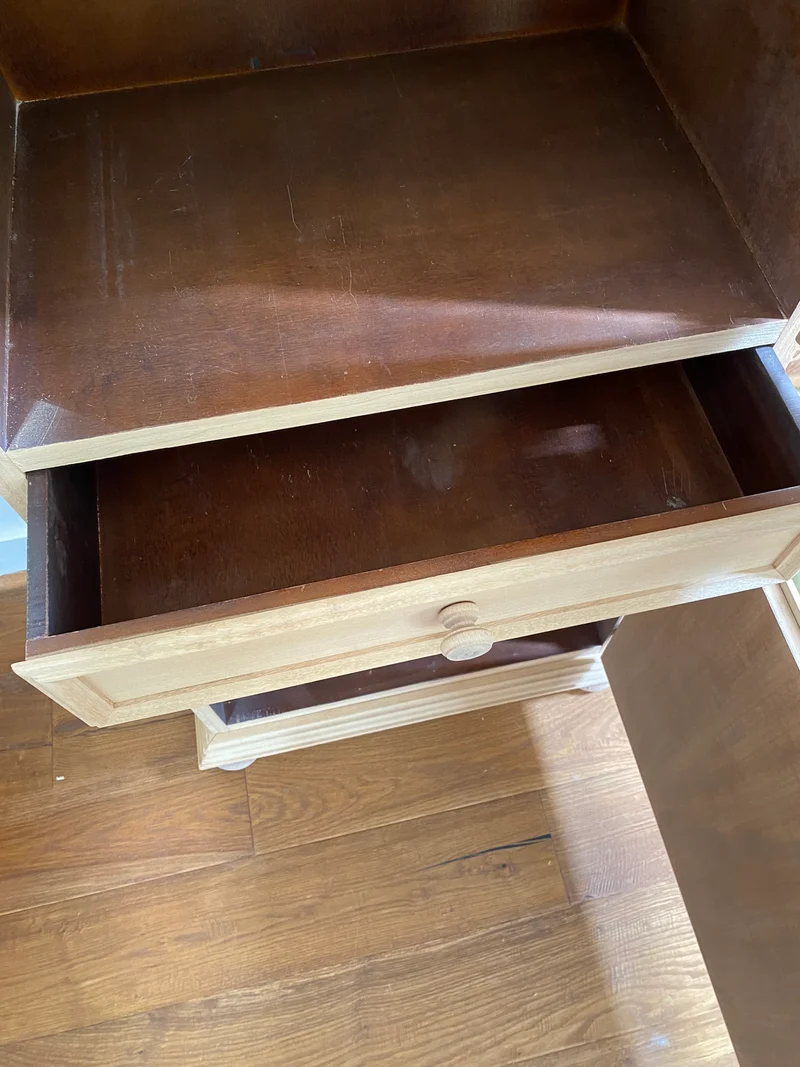 Armoire Bonnetière parisienne en bois massif