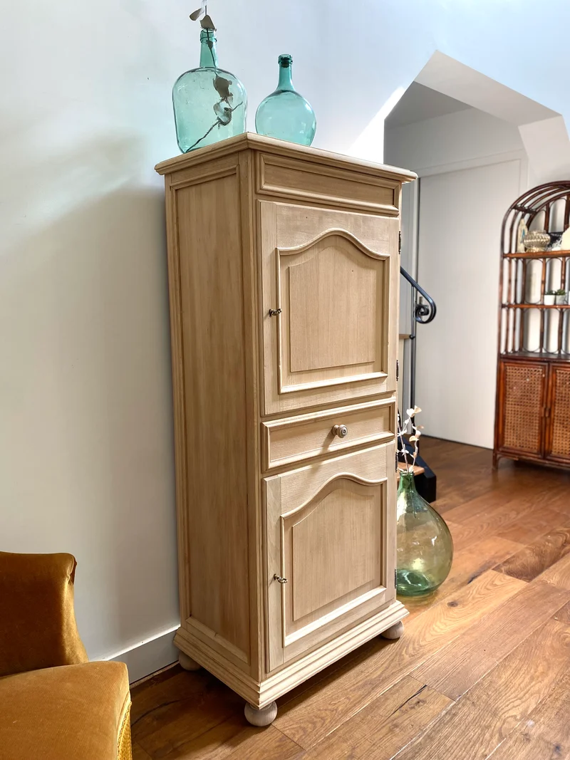 Armoire Bonnetière parisienne en bois massif