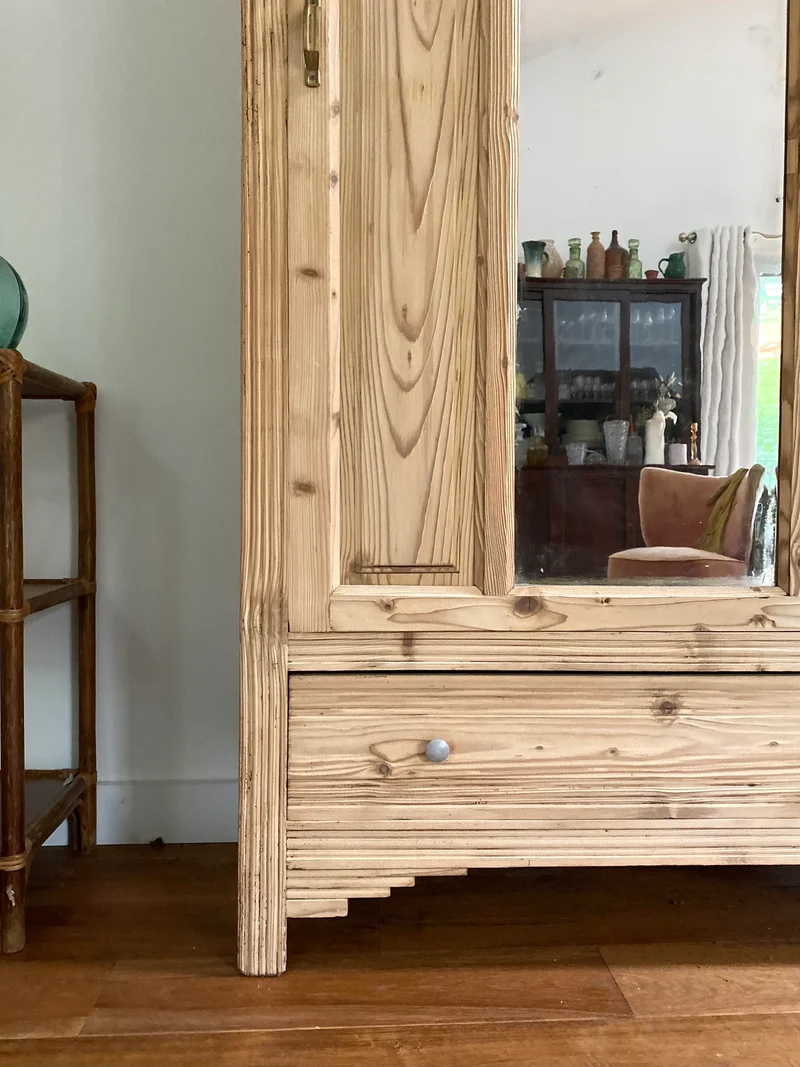 Armoire Art deco en bois massif