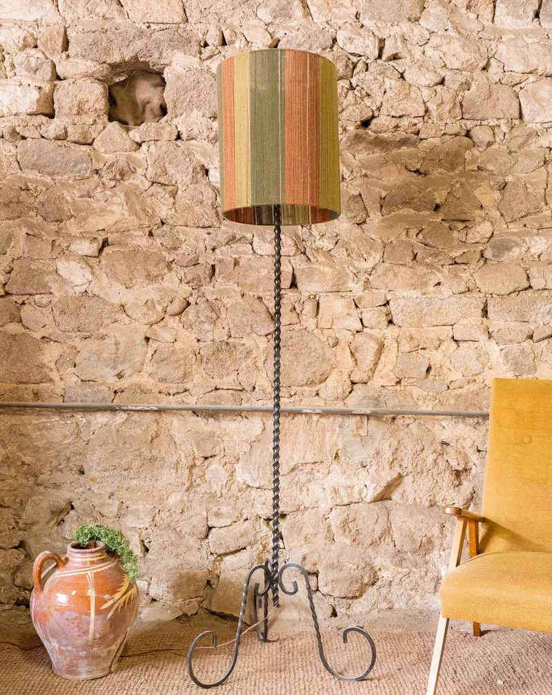 Julien, le lampadaire en fer et laine N°406