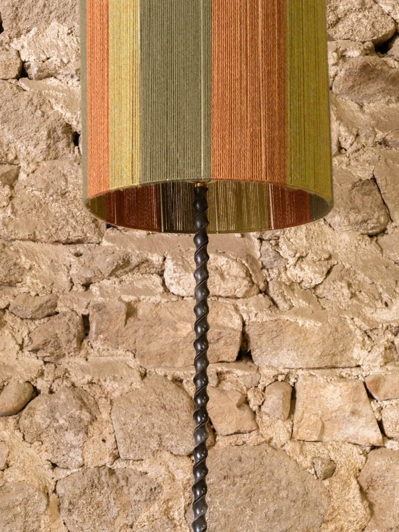 Julien, le lampadaire en fer et laine N°406