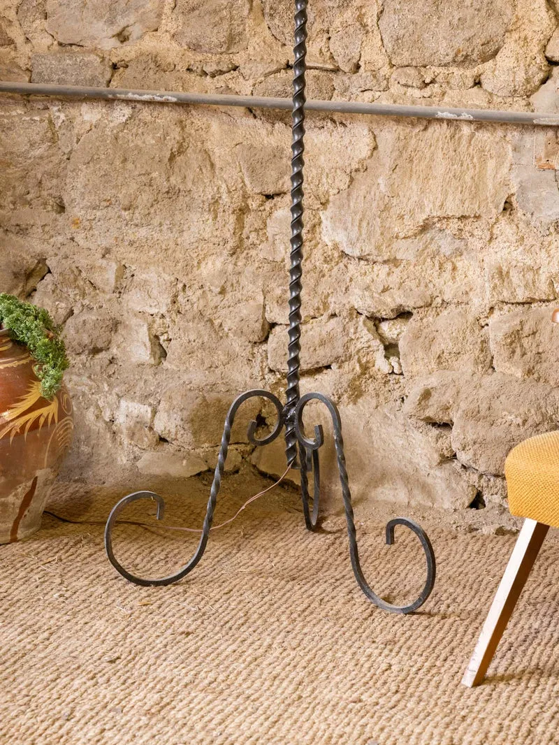 Julien, le lampadaire en fer et laine N°406