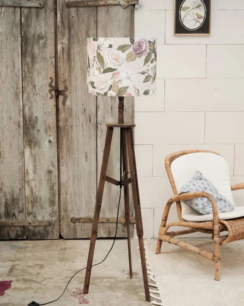 Julien, le lampadaire à l'abat-jour floral N°407