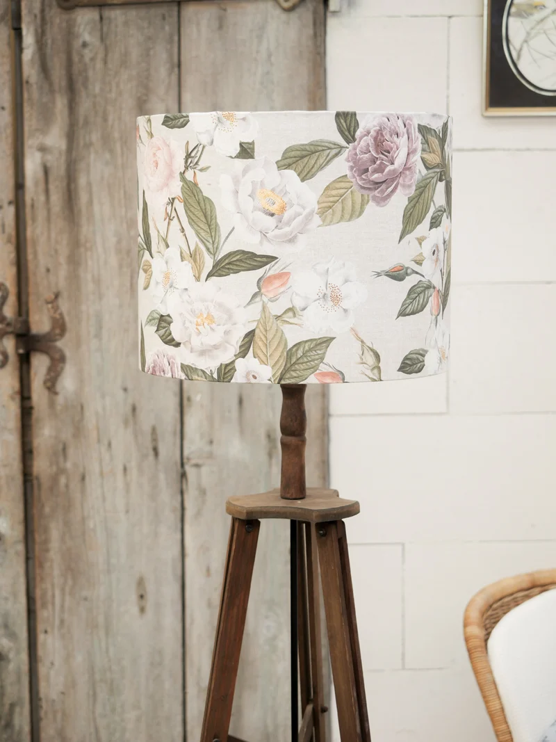 Julien, le lampadaire à l'abat-jour floral N°407