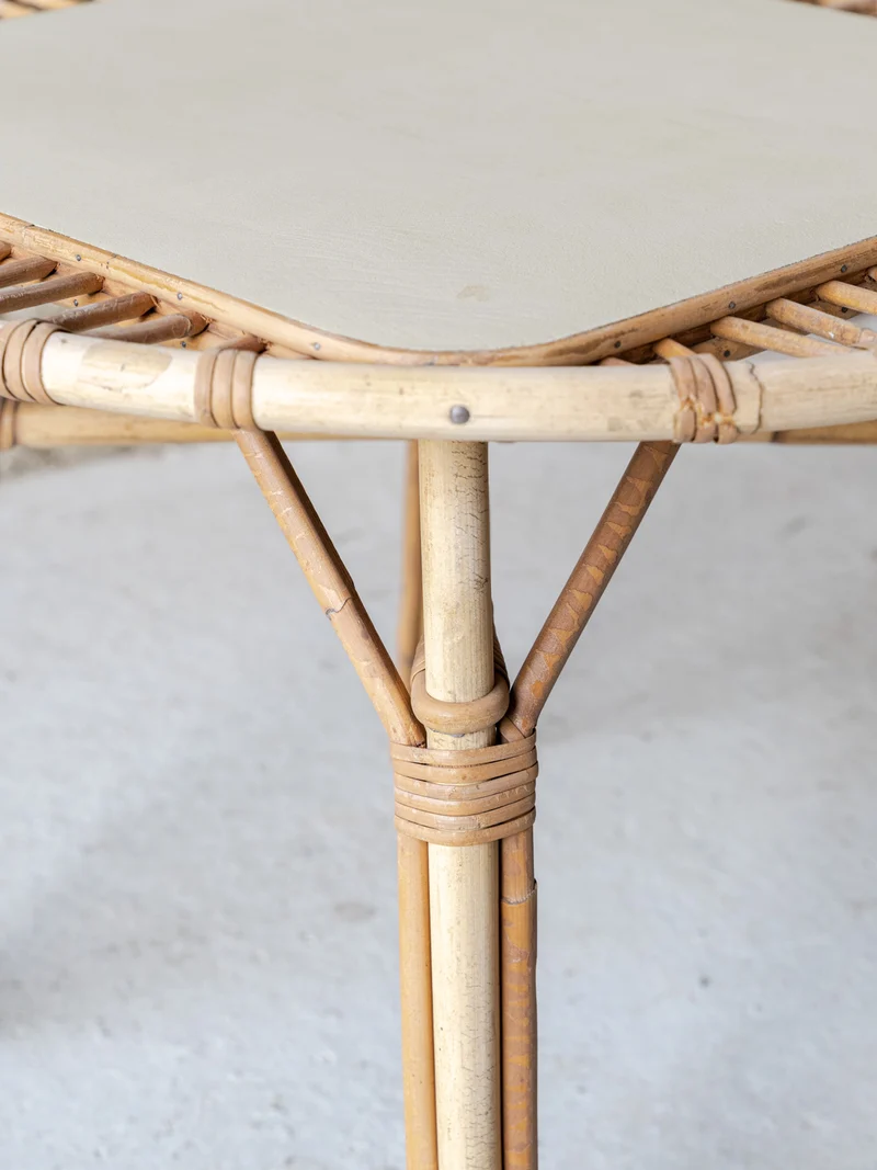 Léonie, la petite table basse ronde en rotin beige N°1167