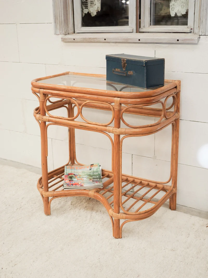 Francine, la table d'appoint en verre et rotin N°1568