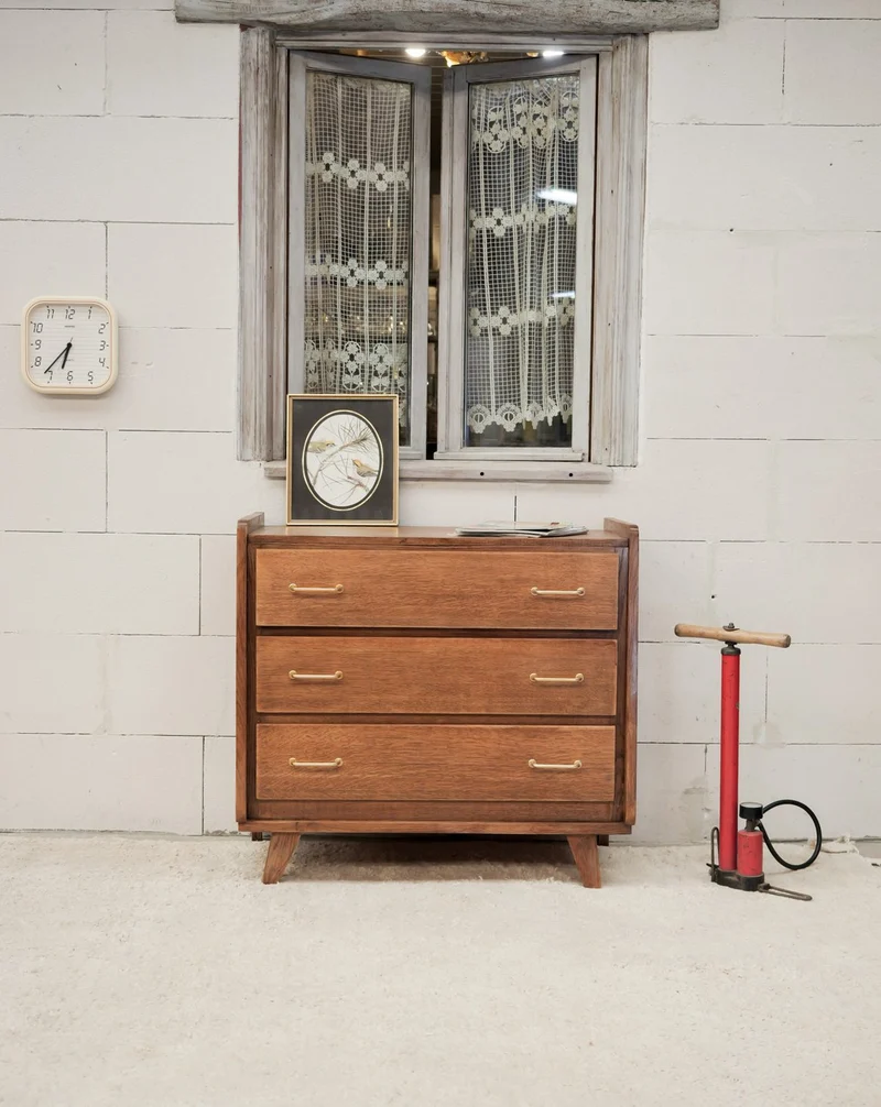 Olga, la commode aux poignées dorées N°1094