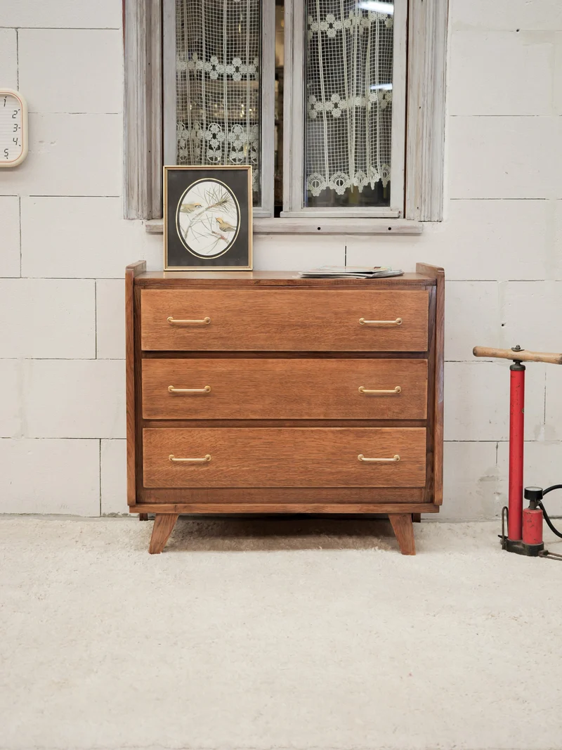 Olga, la commode aux poignées dorées N°1094