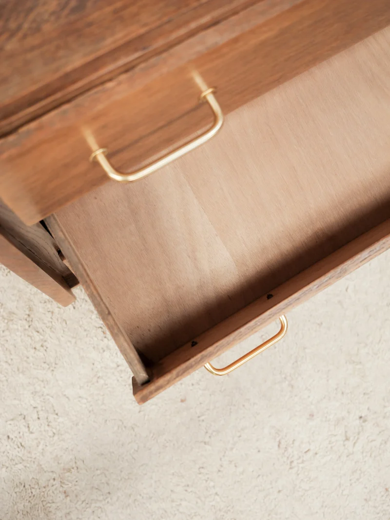 Olga, la commode aux poignées dorées N°1094