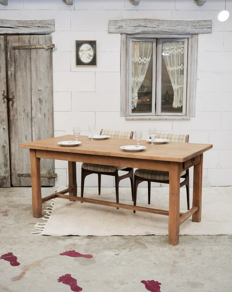 Romy, la table à manger rectangulaire en bois N°1543