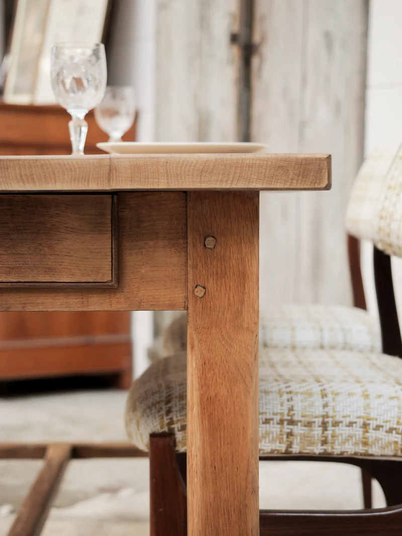 Romy, la table à manger rectangulaire en bois N°1543