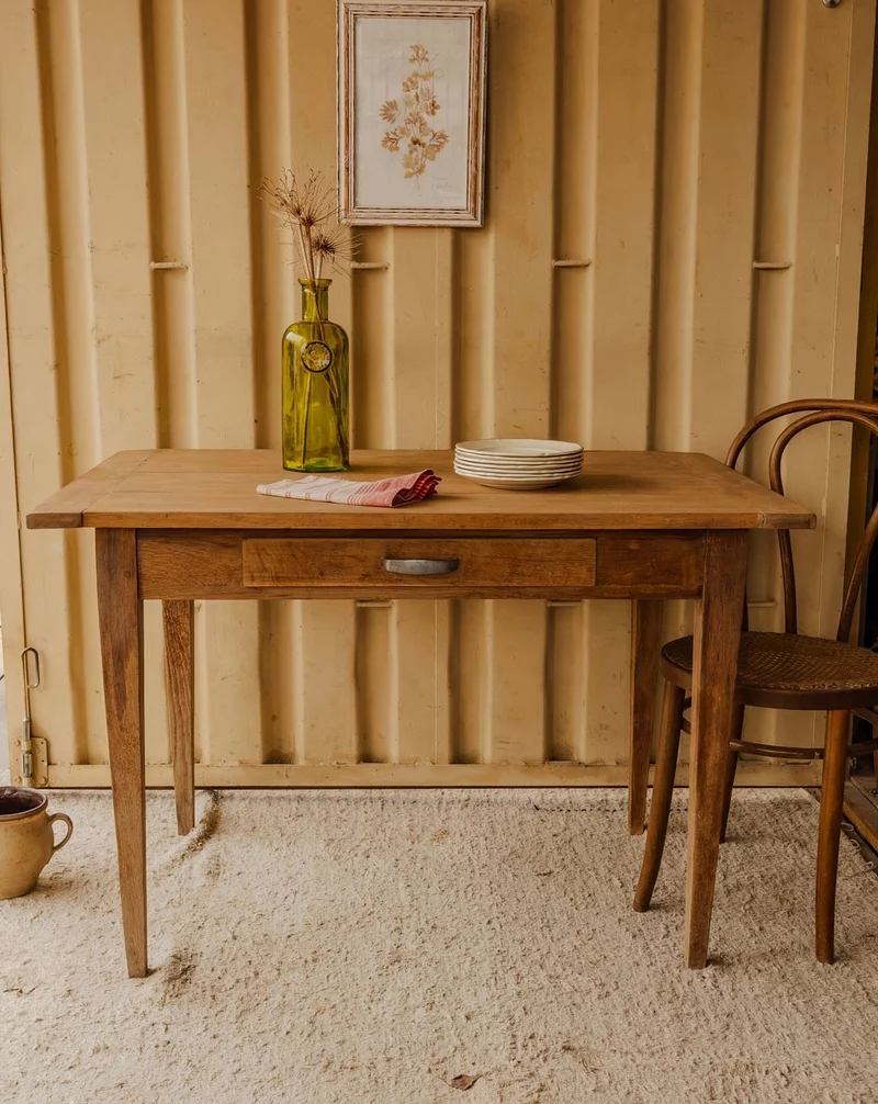 Romy, la table à manger en bois N°1550