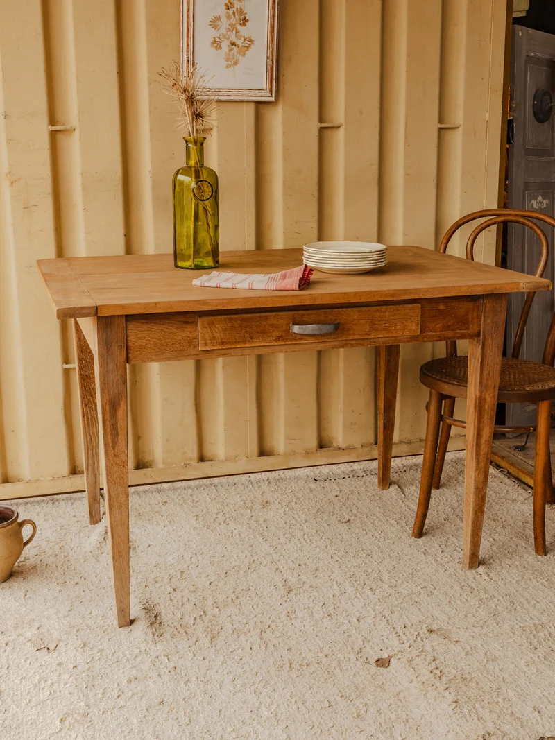 Romy, la table à manger en bois N°1550