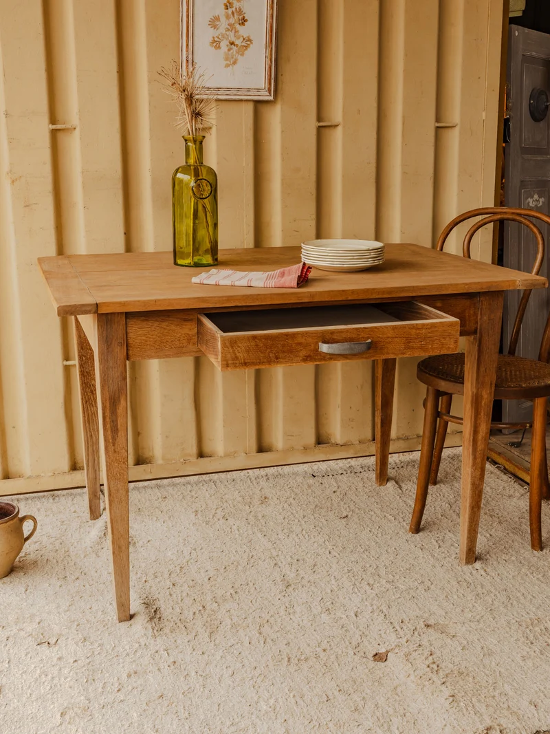 Romy, la table à manger en bois N°1550