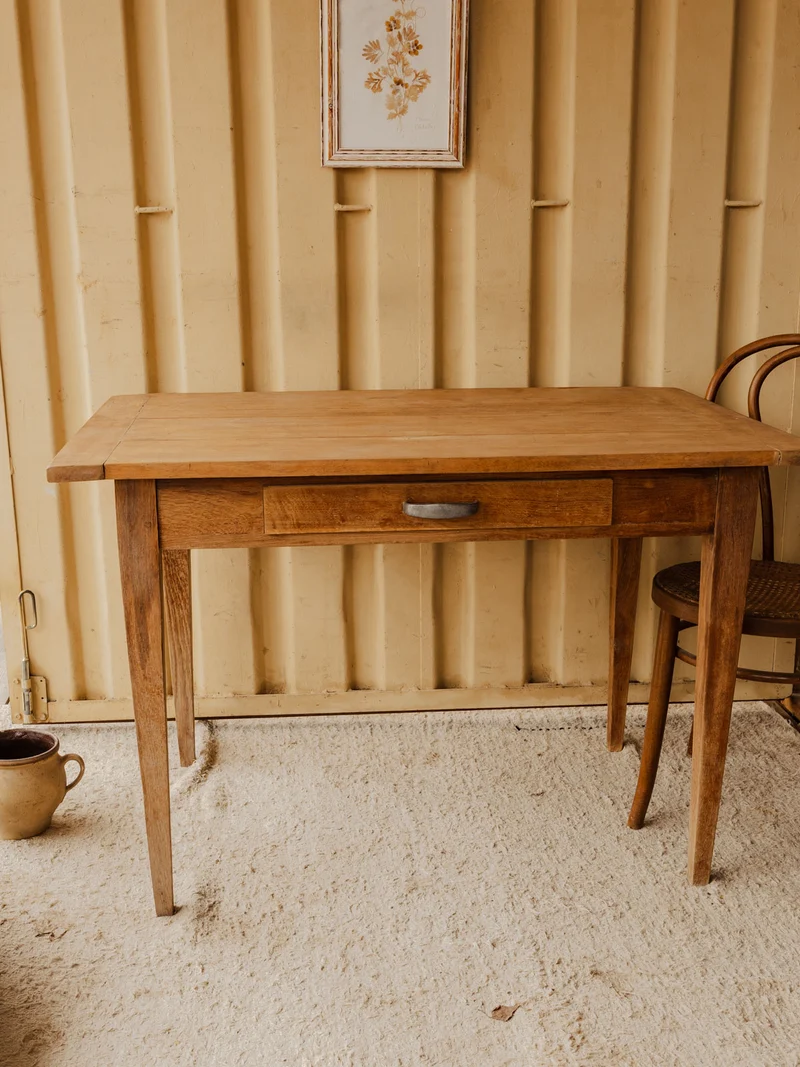 Romy, la table à manger en bois N°1550