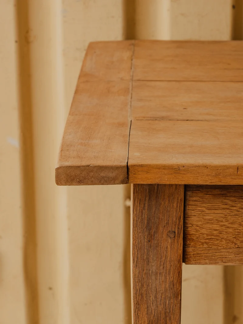 Romy, la table à manger en bois N°1550