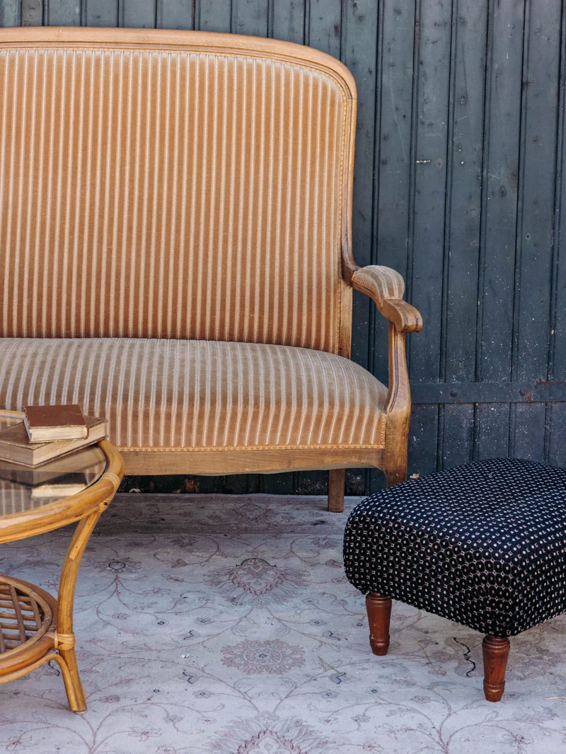 Clara, la banquette en tissu rayé beige N°150