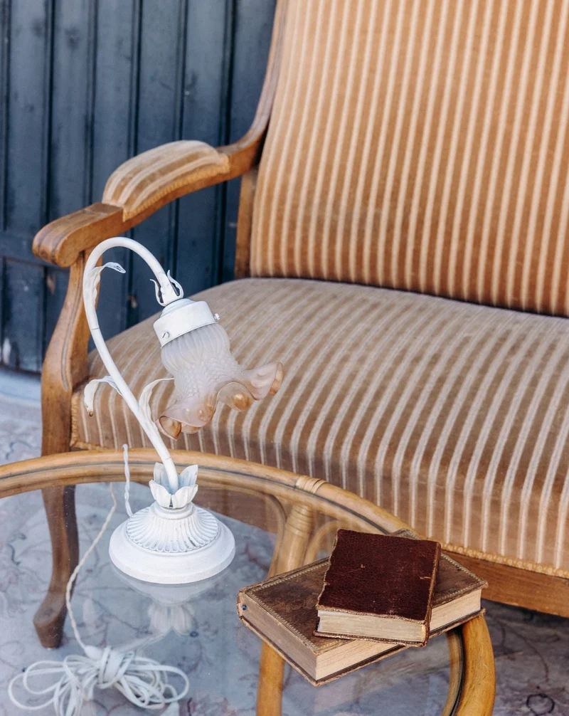 Suzanne, la lampe en métal et verre fumé N°620
