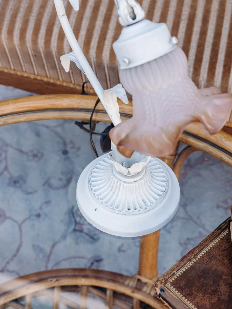 Suzanne, la lampe en métal et verre fumé N°620