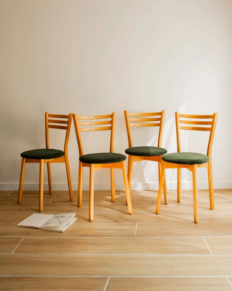 Alma, le lot de 4 chaises aux lignes épurées N°1866