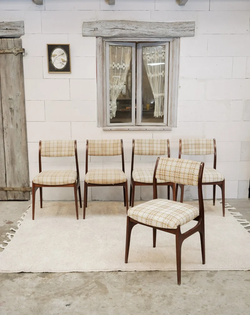 Alma, le lot de 5 chaises aux motifs à carreaux N°1973