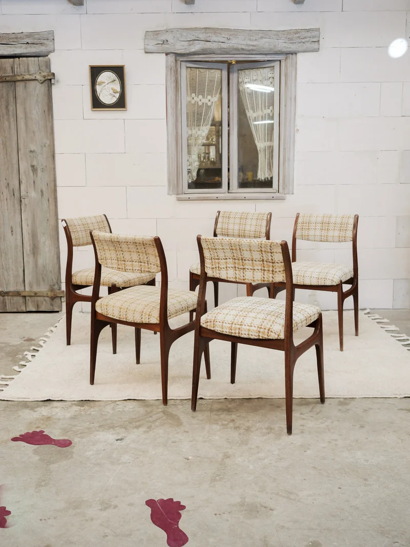 Alma, le lot de 5 chaises aux motifs à carreaux N°1973