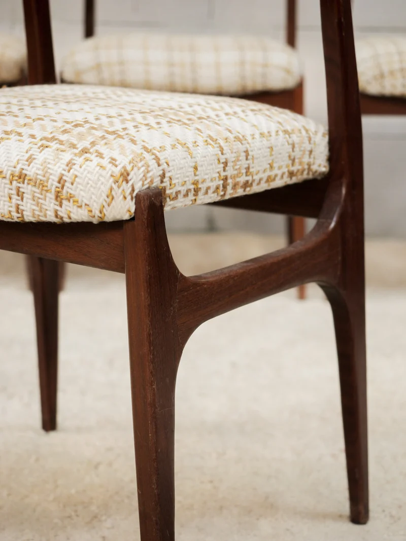 Alma, le lot de 5 chaises aux motifs à carreaux N°1973