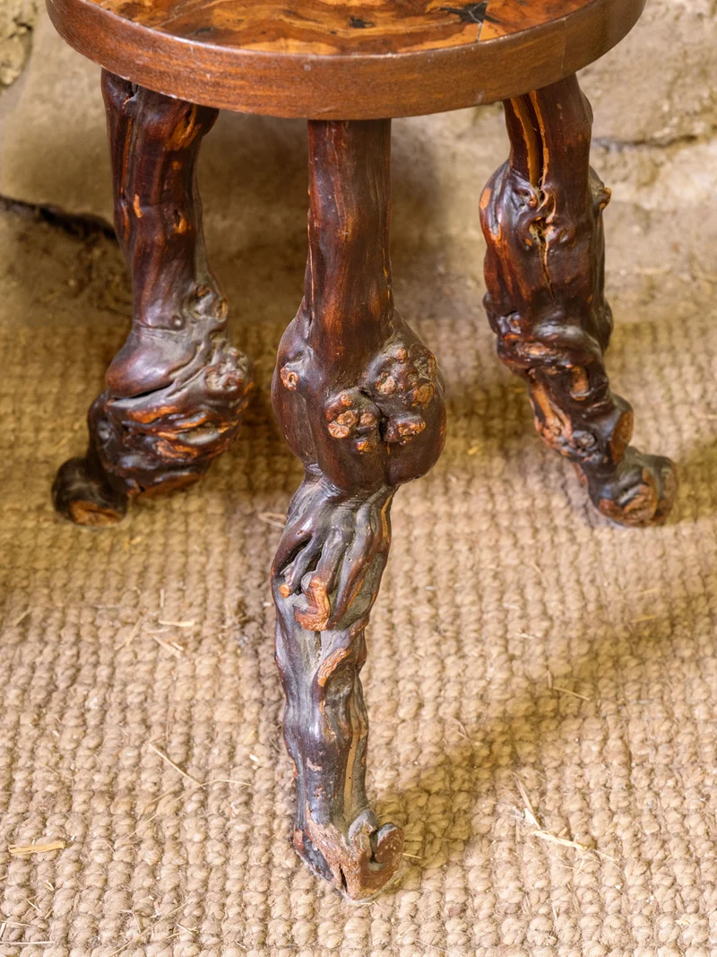 Regis, le tabouret en bois N°1559