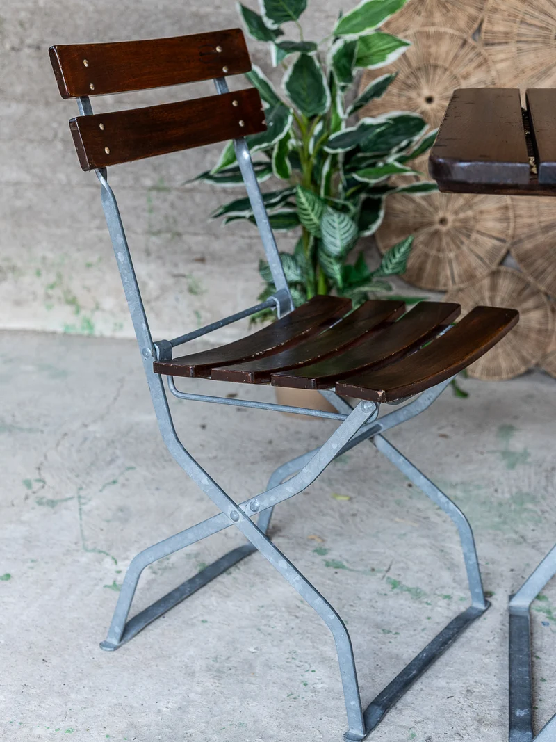 Auguste, l'ensemble de table et chaises pliantes d'extérieur N°21