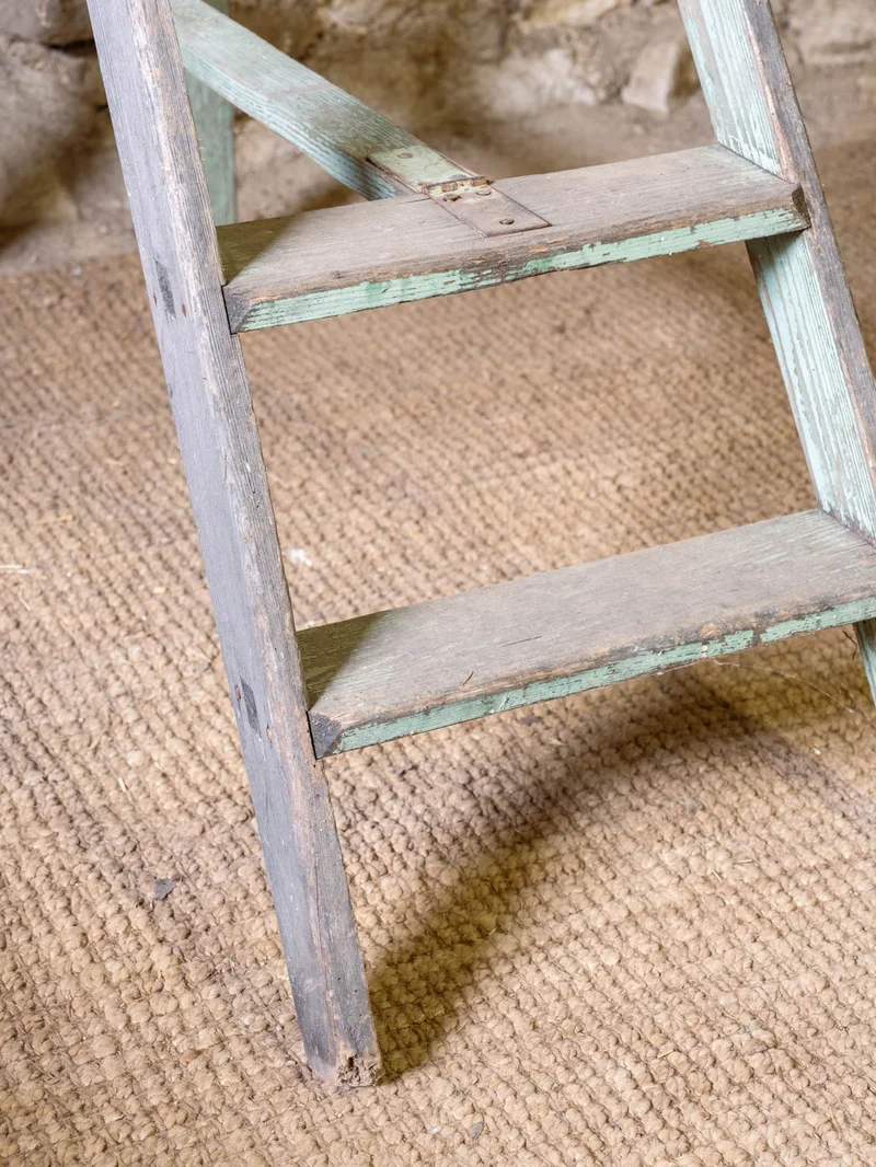 Denis, l'escabeau en bois vert N°56