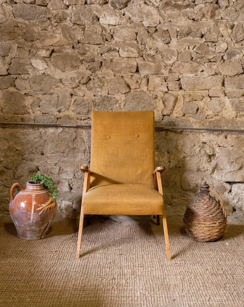 Jakob, le fauteuil scandinave en tissu moutarde N°1383
