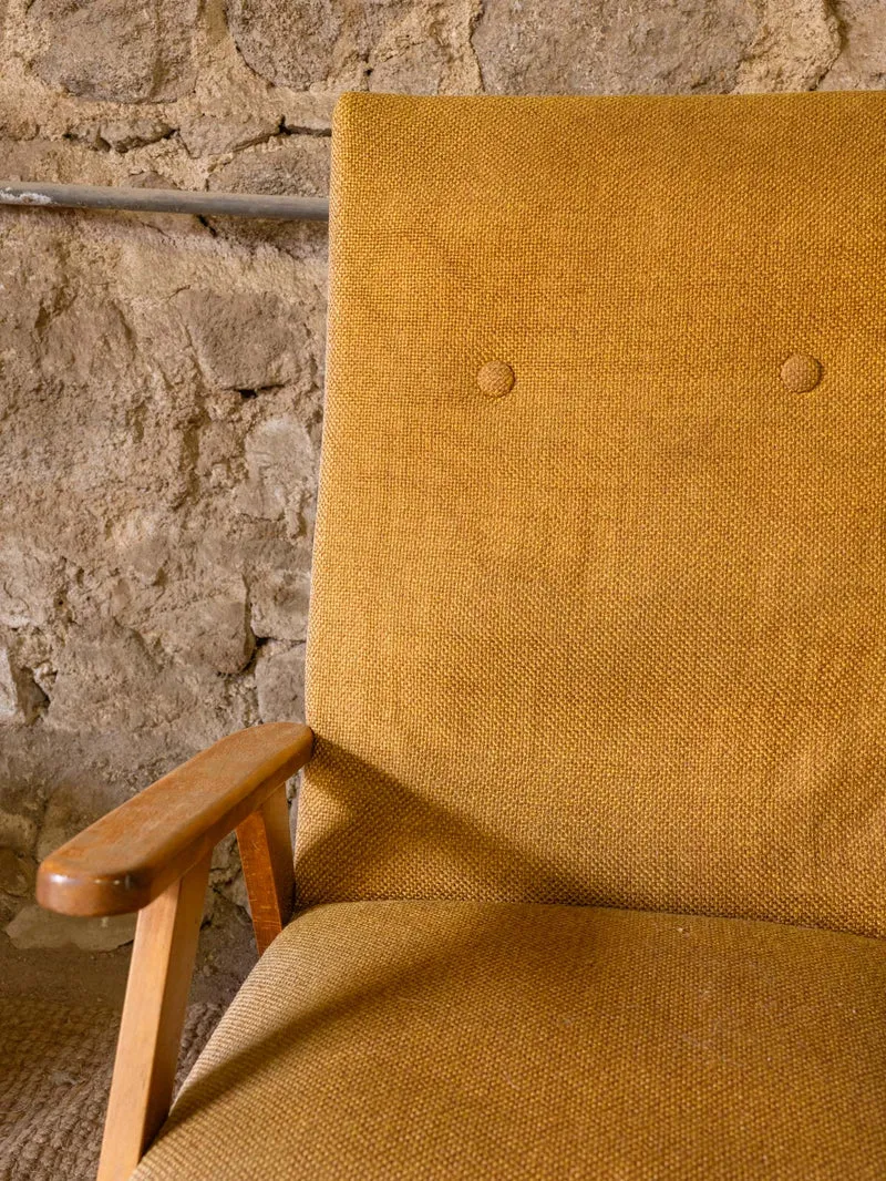 Jakob, le fauteuil scandinave en tissu moutarde N°1383