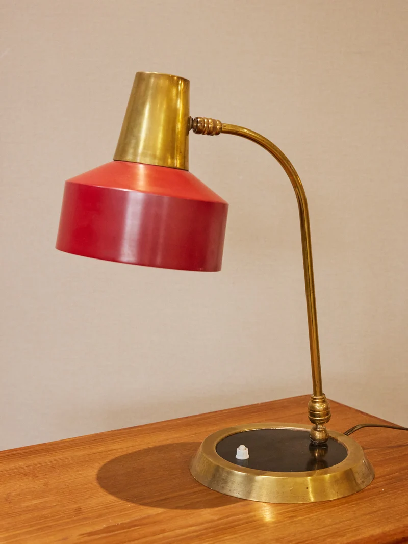 Julia, la lampe à poser Mid-century en laiton N°1060