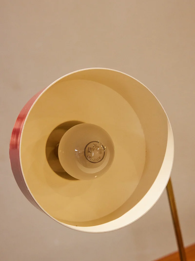Julia, la lampe à poser Mid-century en laiton N°1060