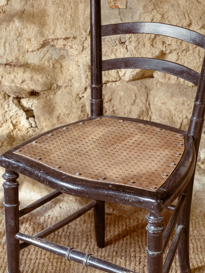 Claude, le lot de 5 chaises en bois N°1620